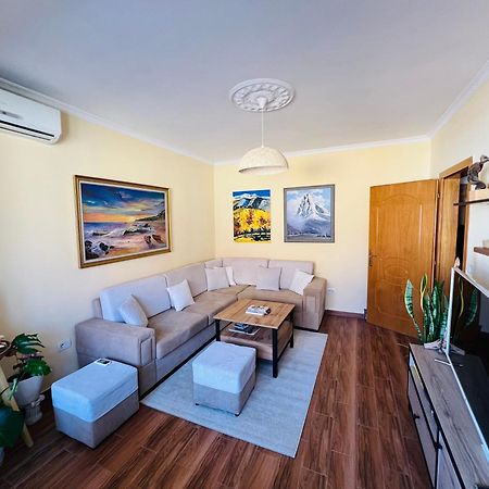Cozy Central Apartment Tiranë Luaran gambar