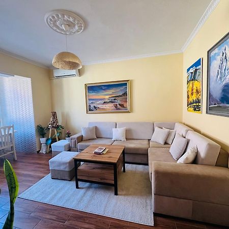Cozy Central Apartment Tiranë Luaran gambar