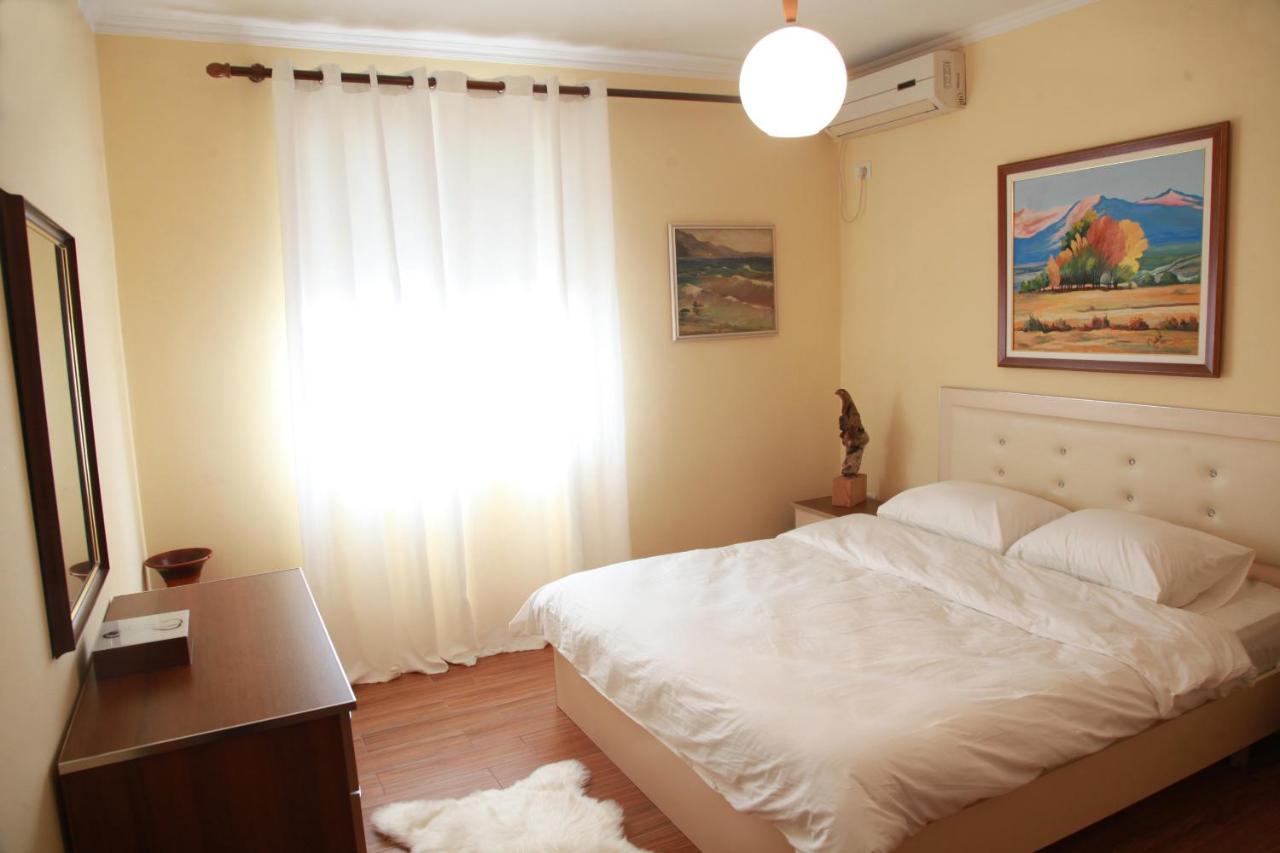 Cozy Central Apartment Tiranë Luaran gambar