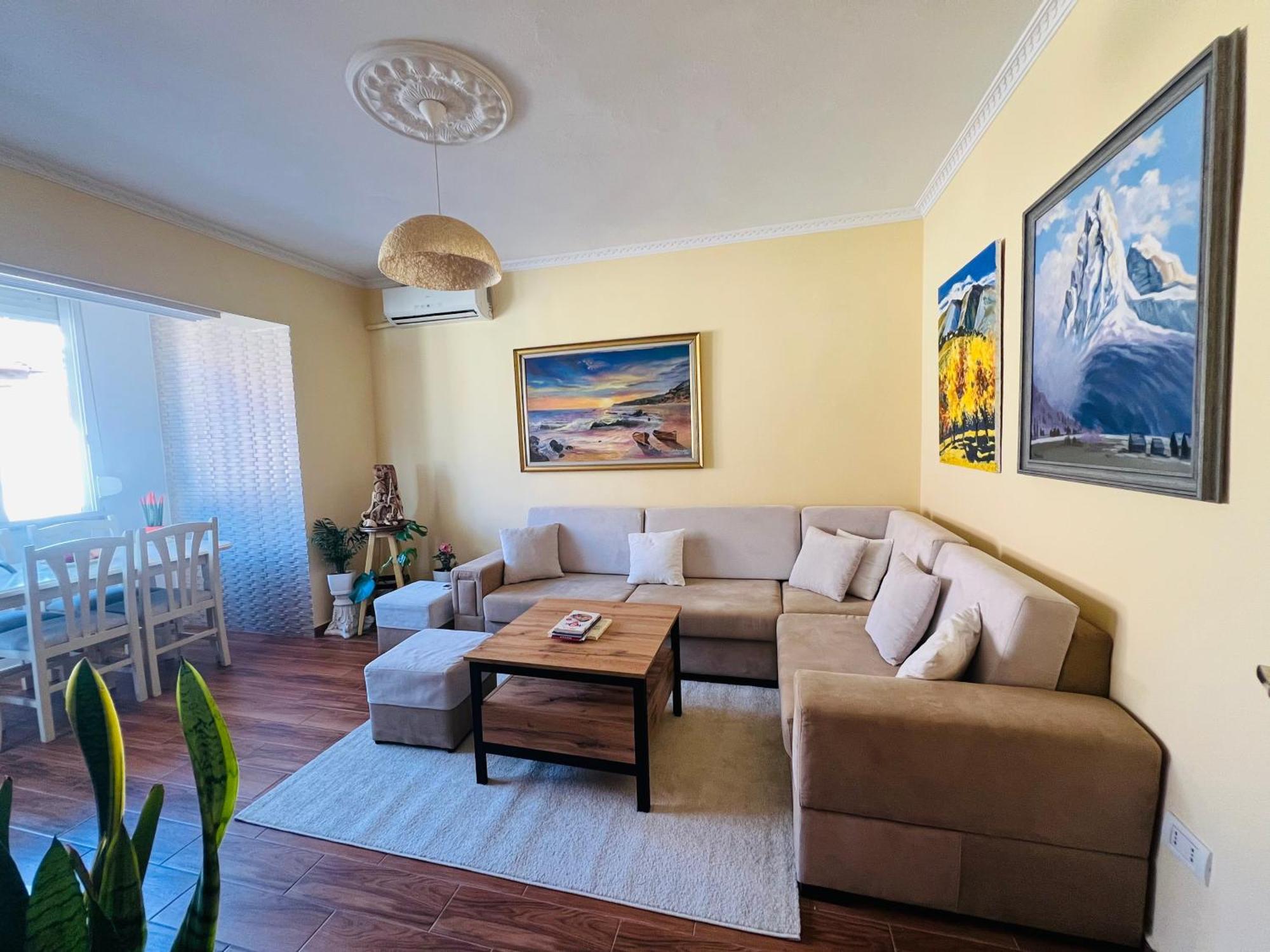 Cozy Central Apartment Tiranë Luaran gambar