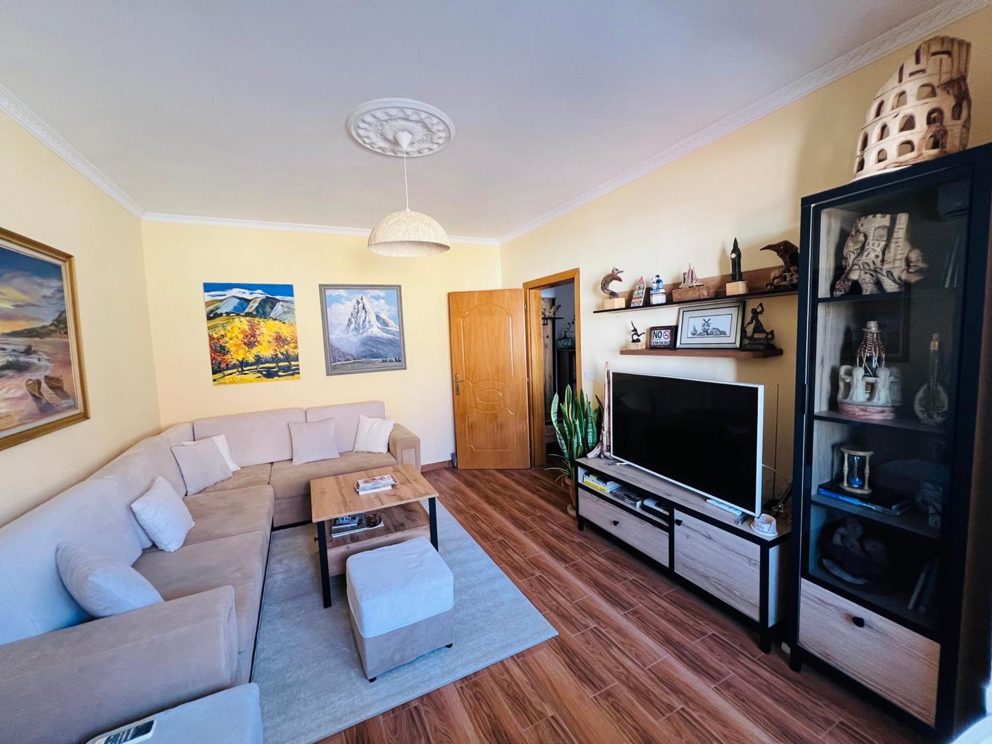 Cozy Central Apartment Tiranë Luaran gambar